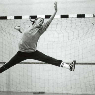 1982-10-27  1.BILD IM TAGI,  FRAUEN-HANDBALL, Zürich-Affoltern